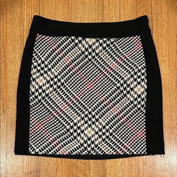White House Black Market Dresses & Skirts - White House Black Market Black and White Plaid Women's Skirt Size 8